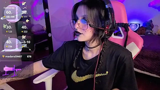 larah_uwu's cam snapshot