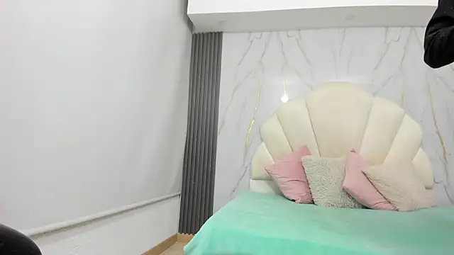 hoot_booys_'s cam snapshot