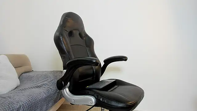 Biscuit_oliva's cam snapshot