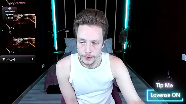 LeoMooree's cam snapshot