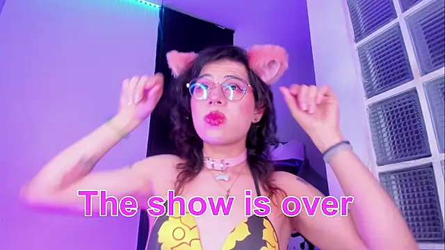 Sweet-SharoKitty live sex cam