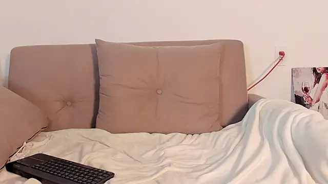 marie_pourtoii's cam snapshot