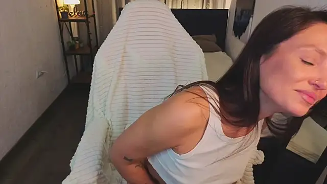 Naila_Whisper's cam snapshot