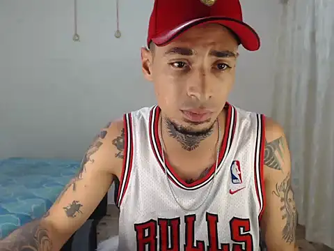 emiliano_hottt's cam snapshot