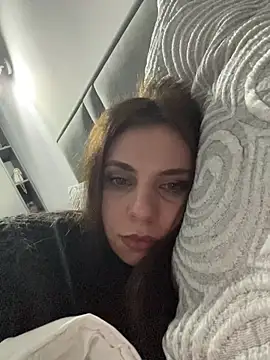 CurlyLara's cam snapshot