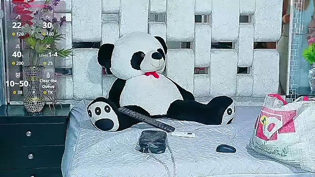 CarlaRomero__'s cam snapshot