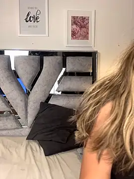 valery_and_Dani_'s cam snapshot