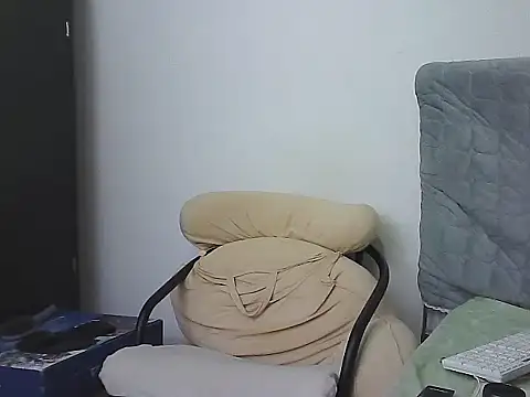 AlphaLatinoBear live sex cam