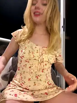 NicoleCut live sex cam