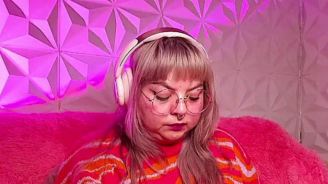 Satyn_doll live sex cam