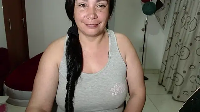 vivian-milf live sex cam