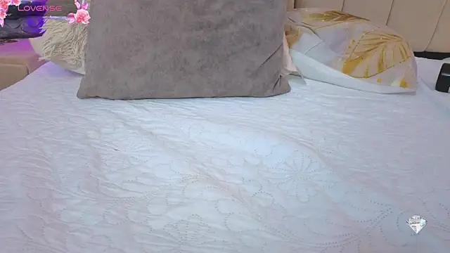 Esmeralda_Candy's cam snapshot