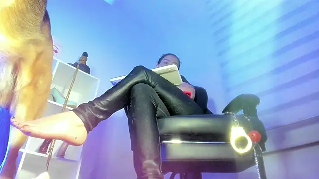 charlotte_joliedart's cam snapshot