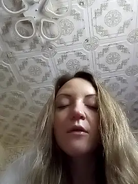 KattyLuuu's cam snapshot