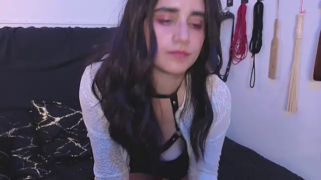 elowen_halley1's cam snapshot