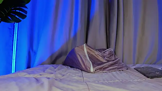 EviePhoenix's cam snapshot