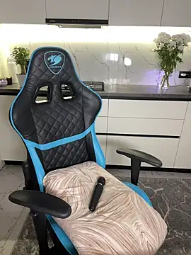 CurlyLara's cam snapshot