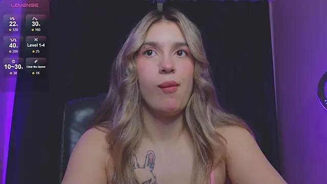 RoxyChill live sex cam