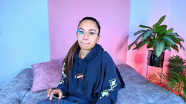 Jules_n_Gia live sex cam