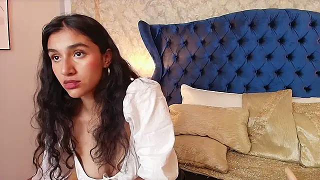 ValentiinaCruz live sex cam