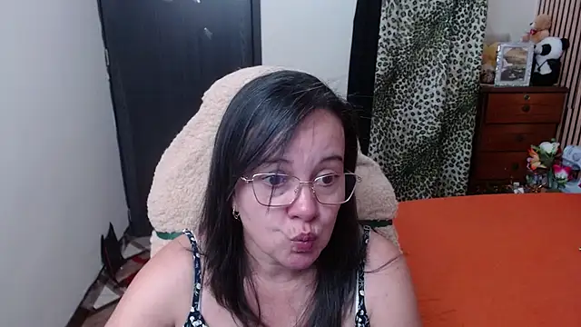 Sonialorens_ live sex cam