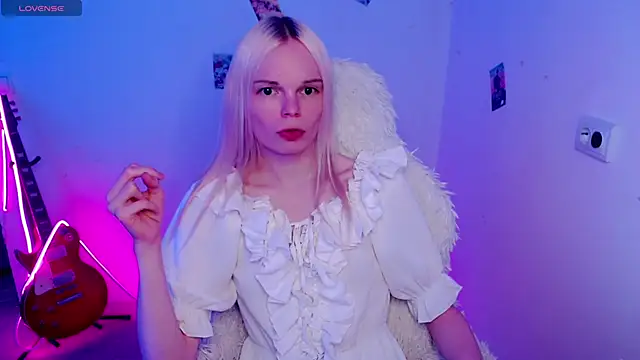 Emily_Nyaffee live sex cam