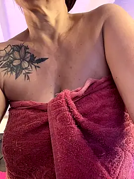 lonely_shewolf live sex cam