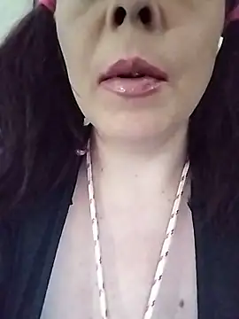 Lucia8600 live sex cam