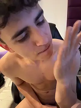 AdrianRinaldi live sex cam