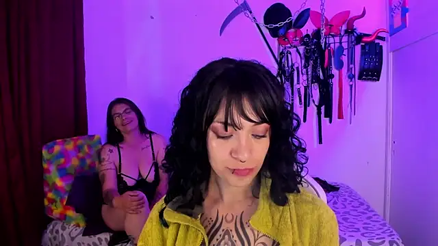 dungeongirls live sex cam