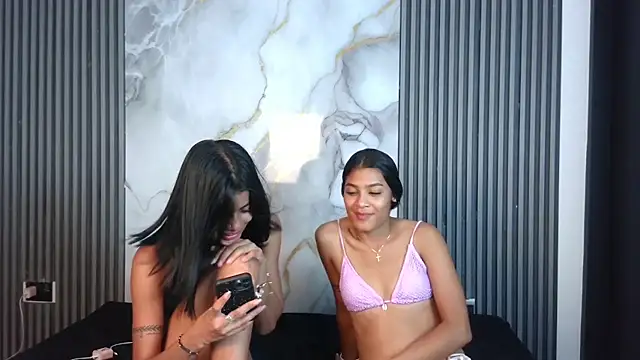 TifanyandLisa live sex cam