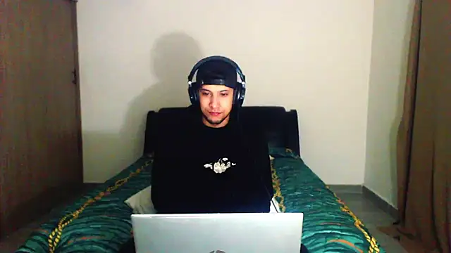 bladetrinityn's cam snapshot