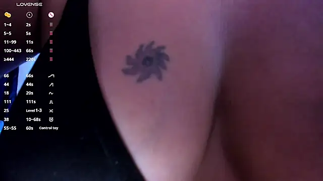 luciamature_'s cam snapshot