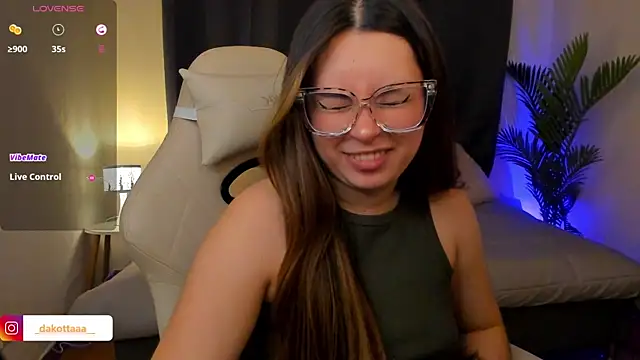 dakottaa_'s cam snapshot