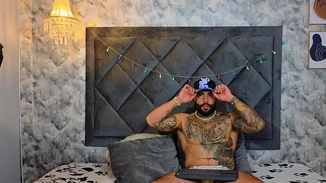 Apolo_rousse1's cam snapshot