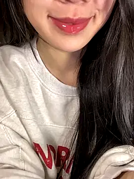 Uyennii02 live sex cam