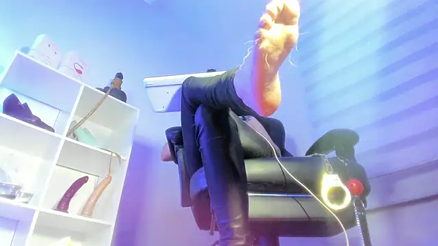 charlotte_joliedart's cam snapshot