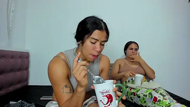 AshleyandCleo's cam snapshot