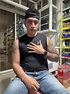 OliverWest04 live sex cam