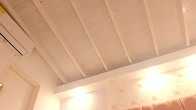 aishathornee's cam snapshot