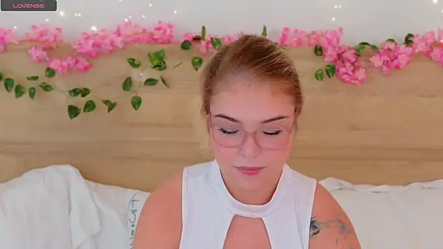 Lilith_Bonheur's cam snapshot