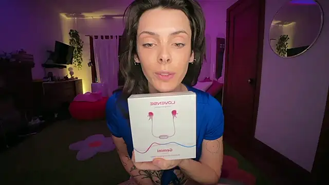 GennaJames live sex cam