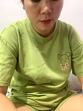 Baby-bigtits's cam snapshot