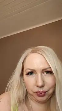 MarinaMargo's cam snapshot