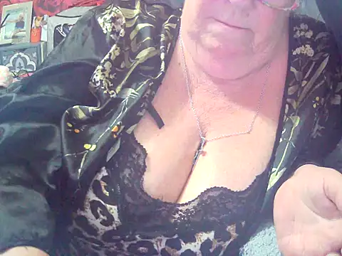 Playful_MILF_Demi's cam snapshot