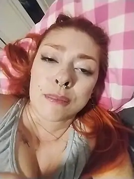 EmilyyRed's cam snapshot