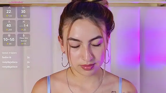 ChloeJoness_'s cam snapshot