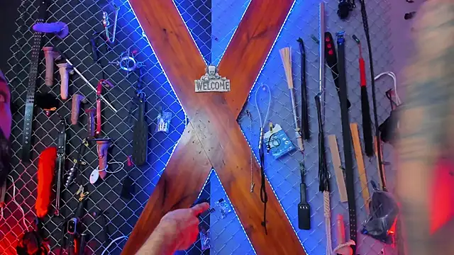 Warick_and_Aria_bdsm_'s cam snapshot