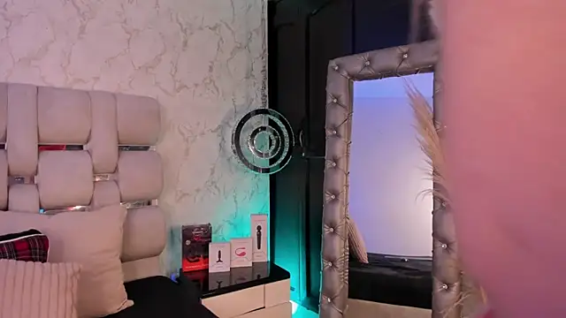 laura_bassi's cam snapshot