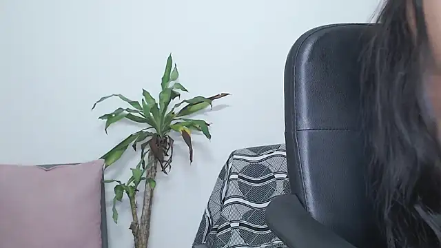 jade_nassar's cam snapshot